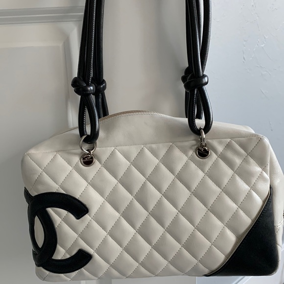 Authentic Chanel Vintage Cam-bone my First bag 😍(needed Chanel spa💖) - Picture 7 of 10
